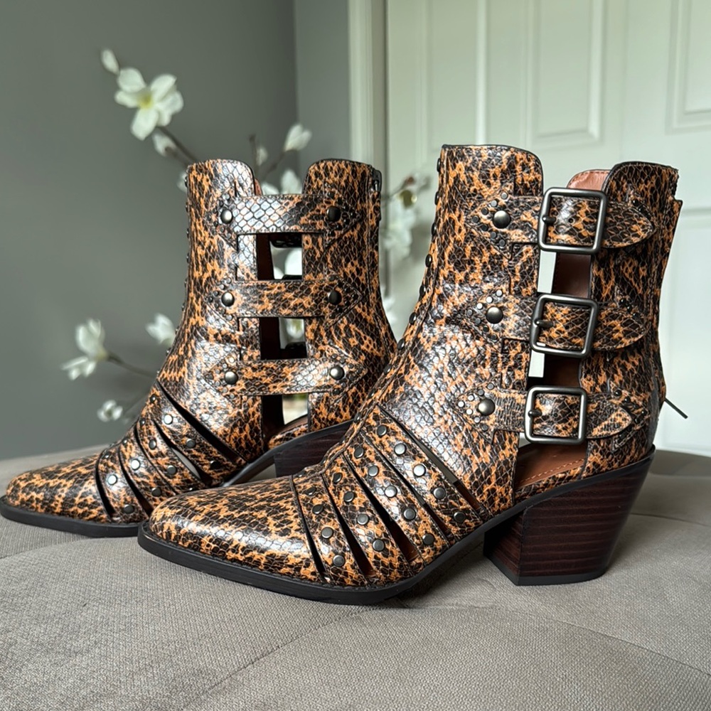 Coach Brown Ankle Boots with Buckles and Pointed Toe